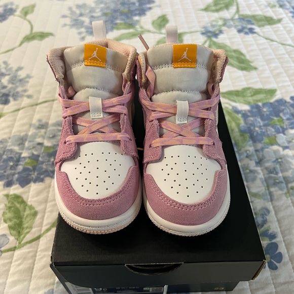 Jordan 1 Mid 7c - Picture 2 of 4